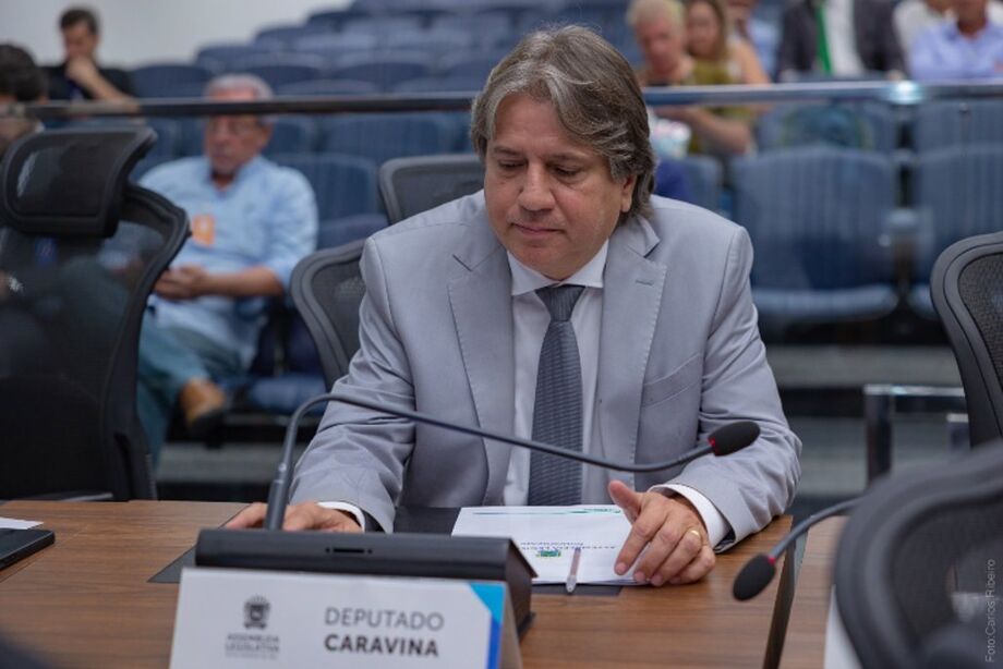 Pedro Caravina apresentou indicação para garantir lotação de servidor no município onde familiar com deficiência faz tratamento.