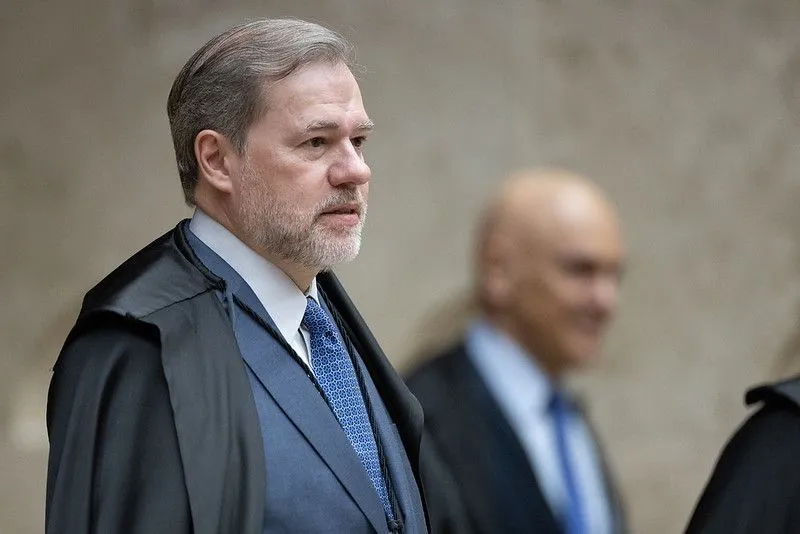 Ministro Dias Toffoli durante sessão do STF; PF pediu sua suspeição na relatoria do caso Banco Master, agora sob análise de Edson Fachin.