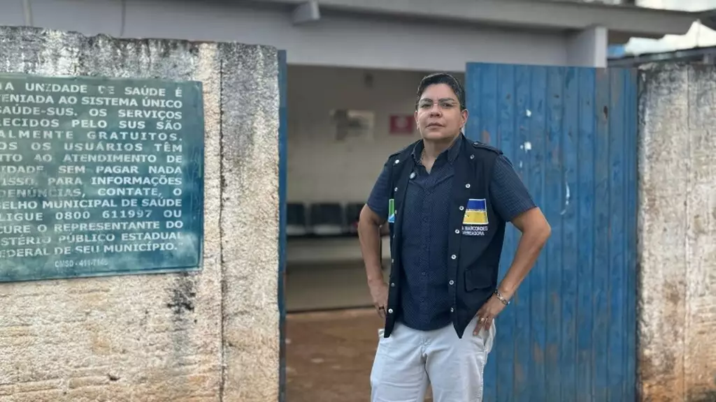 A vereadora Isa Jane Marcondes, durante visita em posto de saúde
