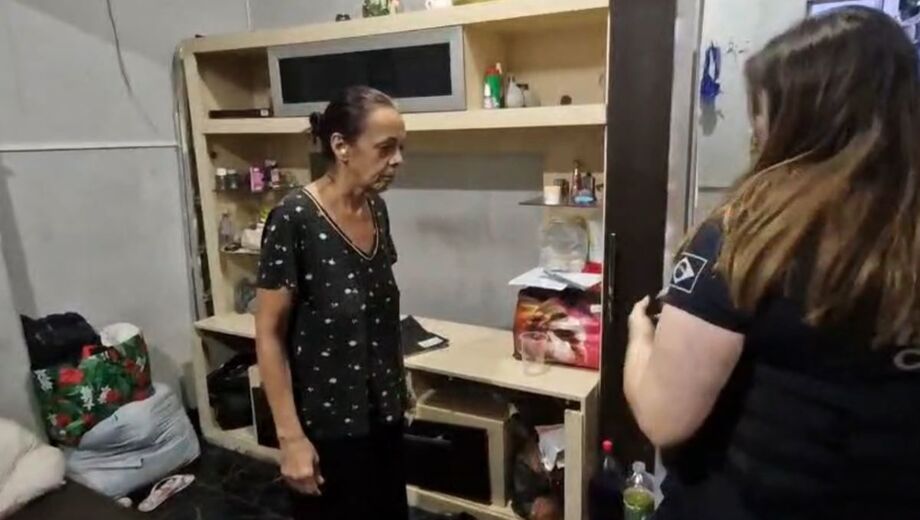 Avó é presa suspeita de vender netas para esquema de exploração sexual em SP.