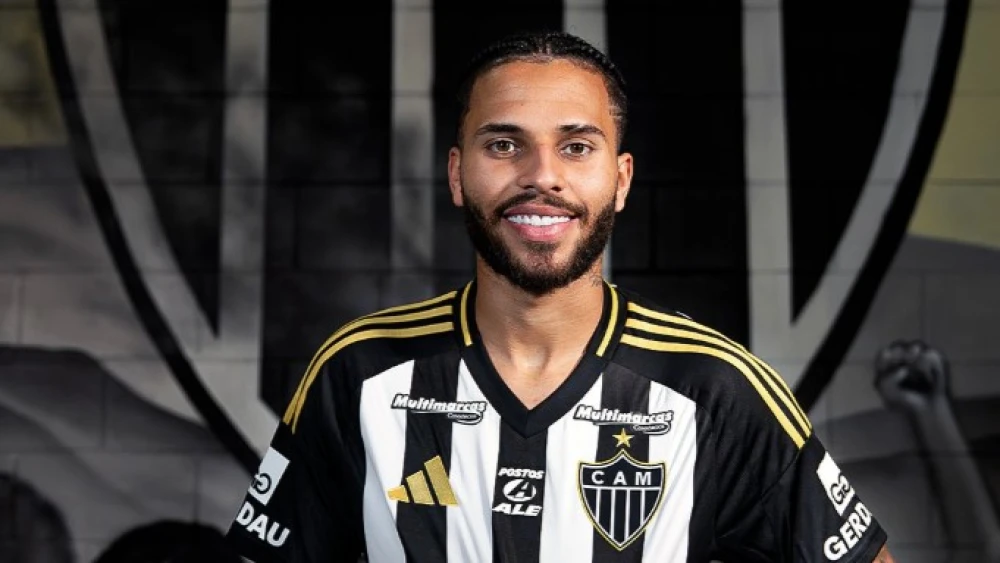 Volante Alexander passa por tratamento ortobiológico para acelerar recuperação de lesão no joelho.