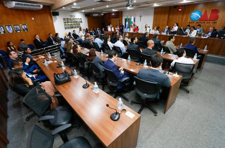 Autoridades durante o lançamento do Manual de Conduta Eleitoral 2026 da PGE/MS, apresentado na OAB/MS