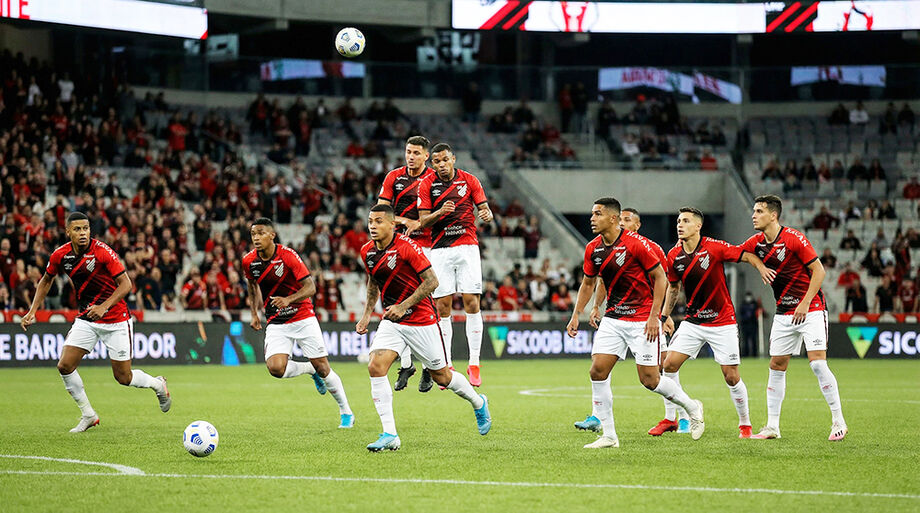 Arena da Baixada, em Curitiba: além de lidar com punição à torcida no Brasileirão, Athletico-PR agora foi condenado pelo TJPR a indenizar jornalista por ataques em nota oficial publicada em 2019.