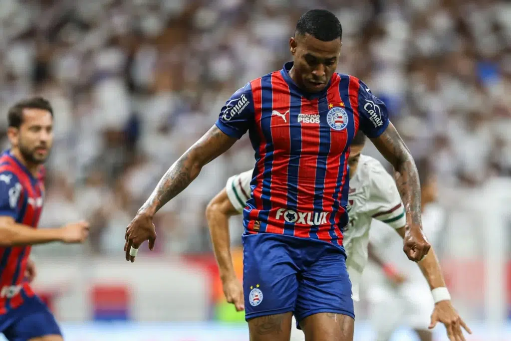 John Kennedy marca, mas falha de Fábio e gol perdido de Serna fazem Fluminense só empatar com o Bahia por 1 a 1 na Arena Fonte Nova.