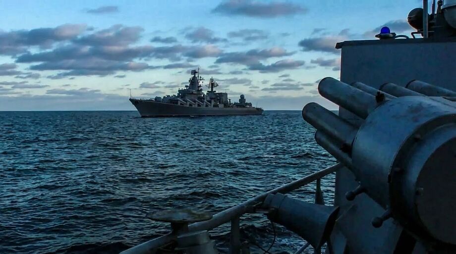 Irã e Rússia realizam exercício naval conjunto no Mar do Omã.