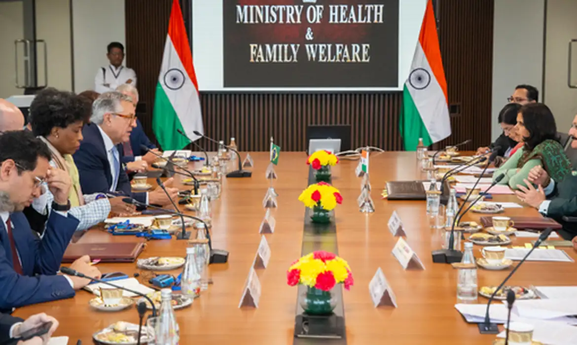 Brasil quer parceria com a Índia para produzir medicamentos e vacinas.