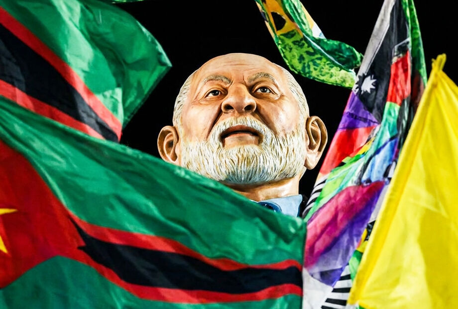 Em viagem oficial à Índia, Lula afirmou que não participou da criação do desfile que o homenageou no Carnaval.