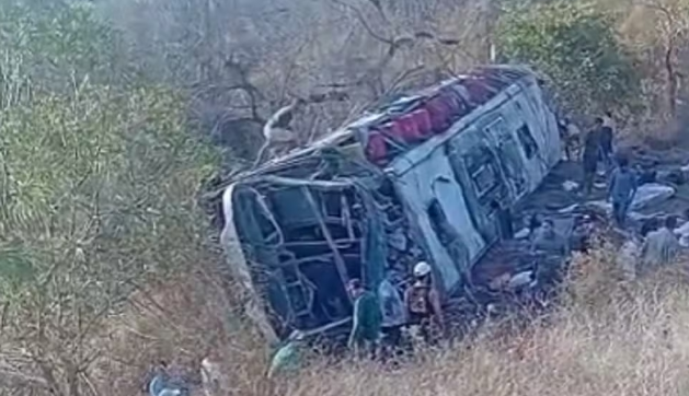 Ônibus com romeiros capota e deixa feridos em São José da Tapera