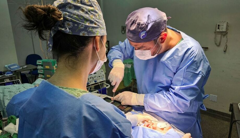 Hospital Regional de Mato Grosso do Sul retomou cirurgias bucomaxilofaciais após investimento do Governo do Estado.
