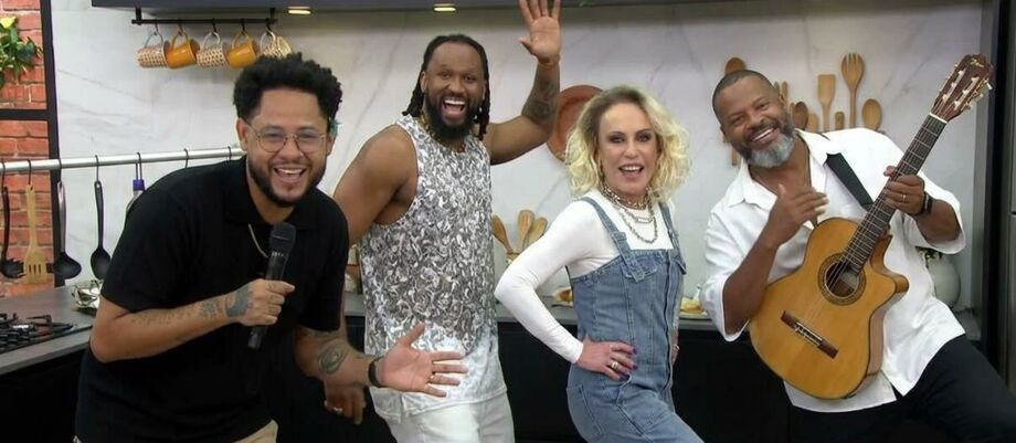 Emicida homenageou Tom Veiga ao encerrar o Mais Você com a canção Passarinhos.