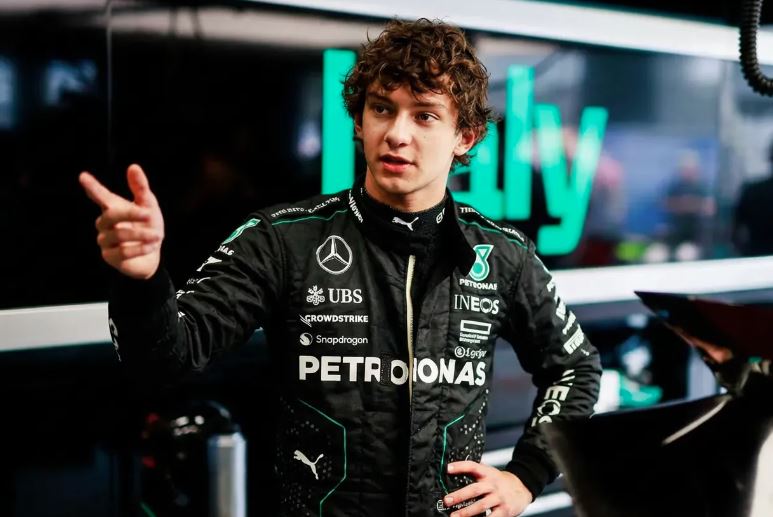 Kimi Antonelli não se feriu em acidente de trânsito e está confirmado nos testes de pré-temporada da Fórmula 1.