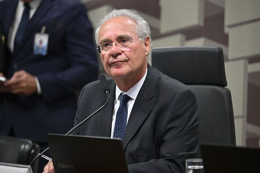 Renan Calheiros articula reuniões com STF e Polícia Federal para acompanhar investigações.