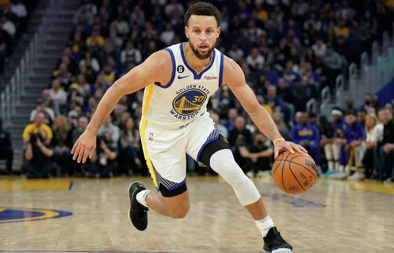 Stephen Curry sofre com dores no joelho e está fora do All-Star Game da NBA.