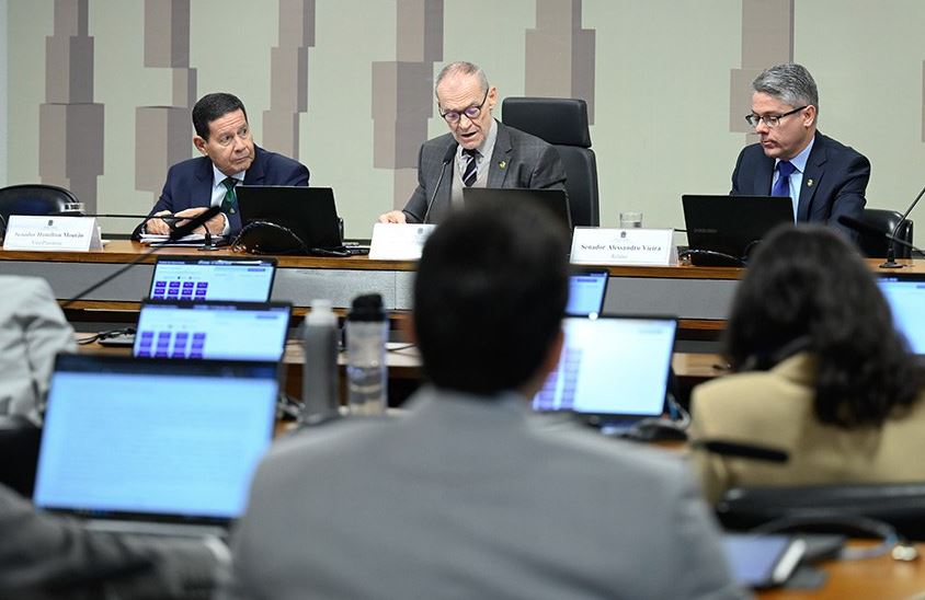 CPI do Crime Organizado volta a cancelar sessões e adia oitivas de governadores.