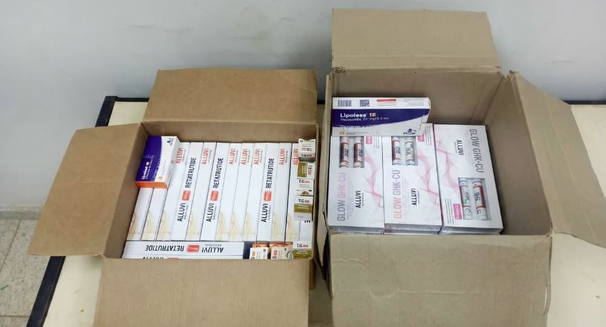 Medicamentos emagrecedores e eletrônicos apreendidos pelo BPMRv em rodovia de Bonito.