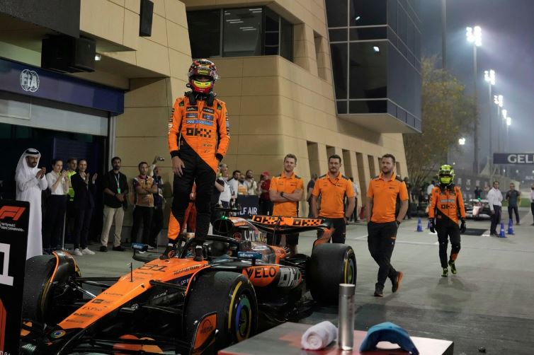 Lando Norris marcou o melhor tempo no primeiro dia de testes da pré-temporada 2026 da Fórmula 1, no Bahrein.