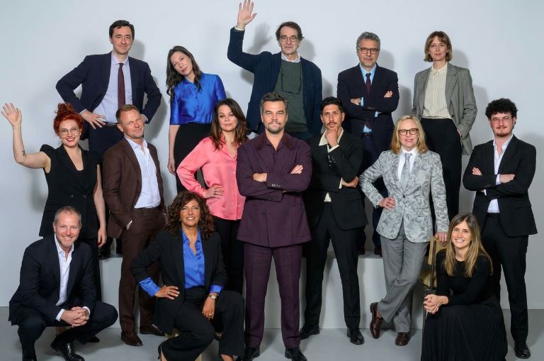 Wagner Moura e Kleber Mendonça Filho aparecem na foto oficial dos indicados ao Oscar 2026.