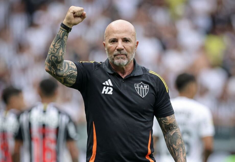 Jorge Sampaoli deixa o comando do Atlético-MG após início irregular na temporada 2026.