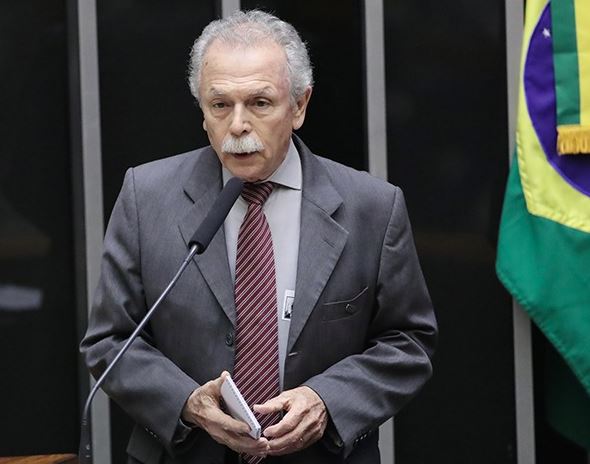 Projeto em análise na Câmara pode garantir contribuição ao INSS para bolsistas de mestrado e doutorado.