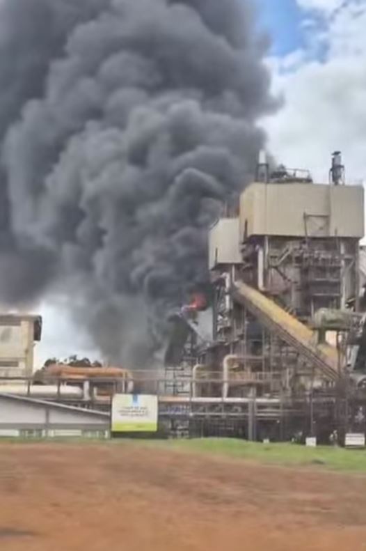 Coluna de fumaça foi vista de diferentes pontos de Nova Alvorada do Sul após incêndio na usina.