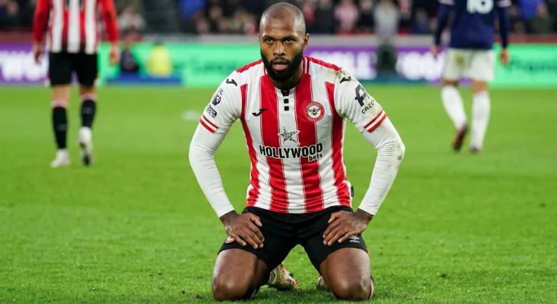 Igor Thiago renova com o Brentford até 2031 após temporada de destaque na Inglaterra.