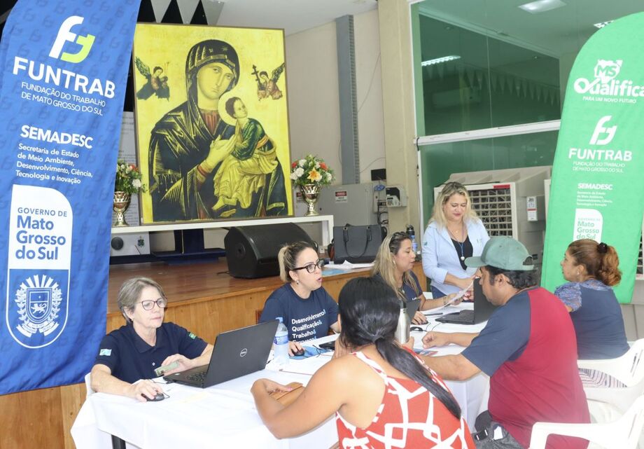 Funtrab realiza atendimento itinerante no Santuário Perpétuo Socorro com oferta de vagas e estágios.