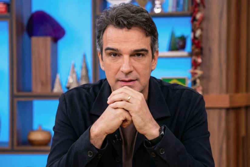 Tadeu Schmidt reforça regra contra confronto físico após expulsão no BBB 26.