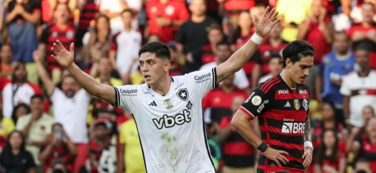 Botafogo e Flamengo se enfrentam pelo Carioca antes de decisões na Libertadores e na Recopa.