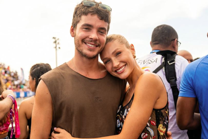 João Lucas responde crítica após vídeo com Sasha e amigos viralizar no carnaval de Salvador.