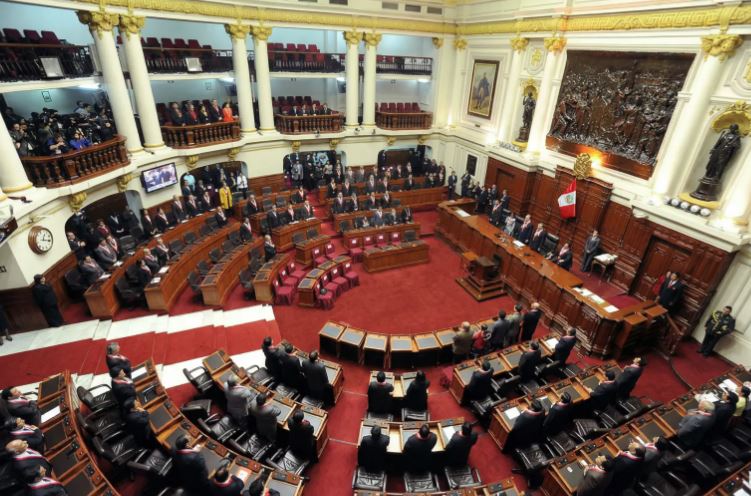 Congresso peruano aprova destituição do presidente interino José Jerí.