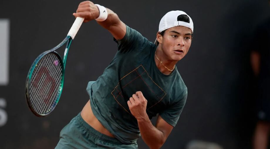 Guto Miguel, de 16 anos, venceu um set e empolgou a torcida na estreia pela chave principal do Rio Open.