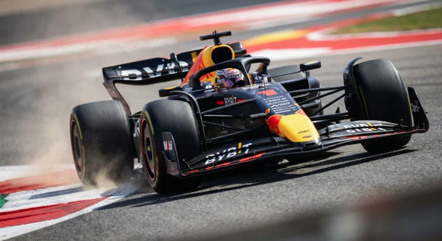 Max Verstappen completou 139 voltas no Bahrein e terminou o dia a menos de quatro décimos do líder Kimi Antonelli.