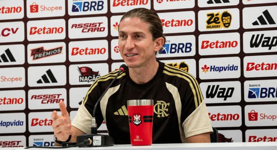Filipe Luís comentou acusação de racismo envolvendo Vini Jr. e classificou o caso como isolado.