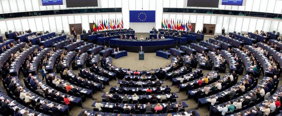 Parlamento Europeu vota propostas para implementar acordo comercial entre União Europeia e Estados Unidos.