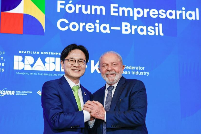Lula participa de fórum empresarial em Seul e defende parceria tecnológica entre Brasil e Coreia do Sul.