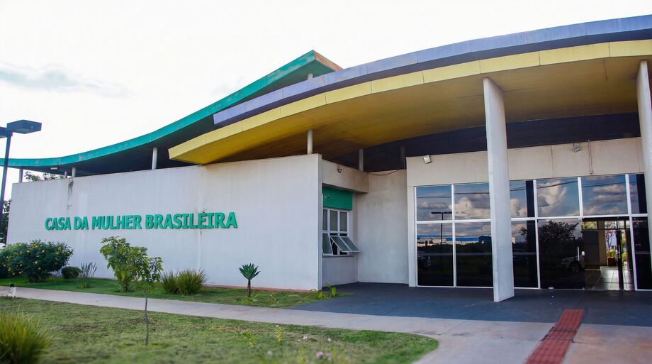 Mulheres sorteadas no programa Recomeçar Moradia devem se apresentar na Casa da Mulher Brasileira.