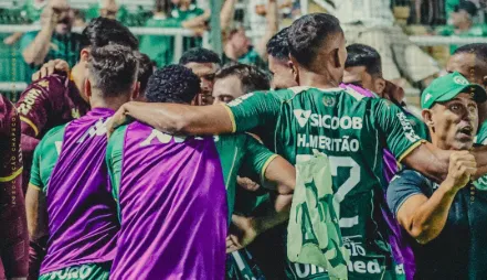 Chapecoense busca empate heroico contra o Coritiba e segue invicta na Arena Condá.