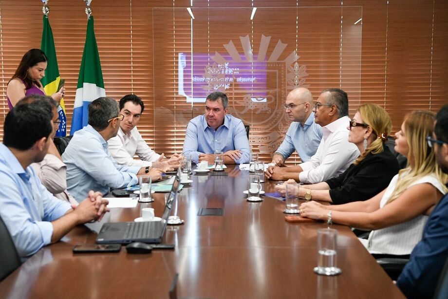 Governador assina contrato de gestão com a Secretaria de Educação