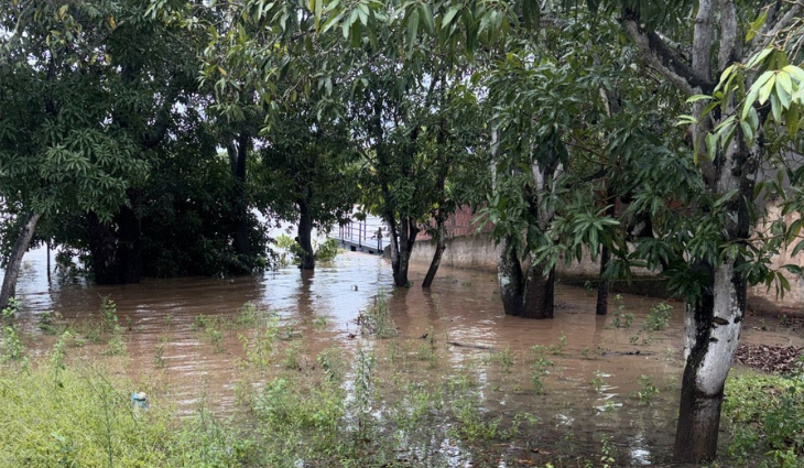 Chuvas intensas provocam alagamentos e danos em estradas e pontes em municípios de Mato Grosso do Sul; Defesa Civil Estadual mantém monitoramento e apoio às prefeituras.