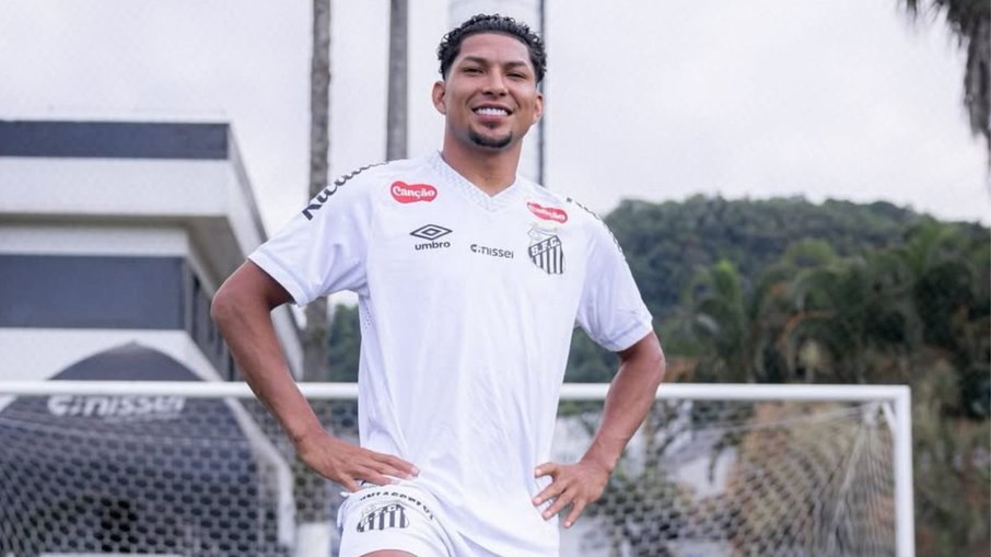 Rony é apresentado pelo Santos e fala sobre a expectativa de atuar ao lado de Neymar em 2026.