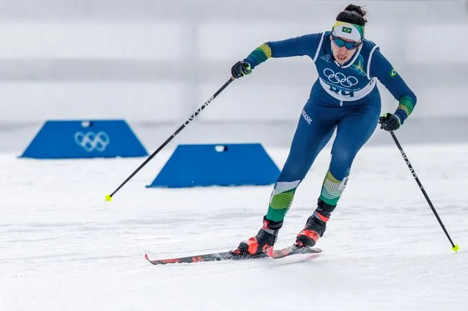 Eduarda Ribera deixou prova dos 10 km após mal-estar, mas exames descartaram gravidade.