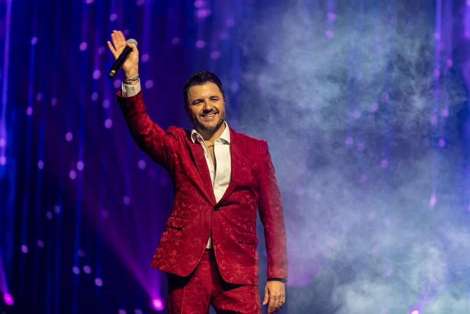 Maurício Manieri traz a turnê Classics Super Hits a Campo Grande em 23 de maio, no Bosque Expo, reunindo sucessos da carreira e clássicos das décadas de 70, 80 e 90.