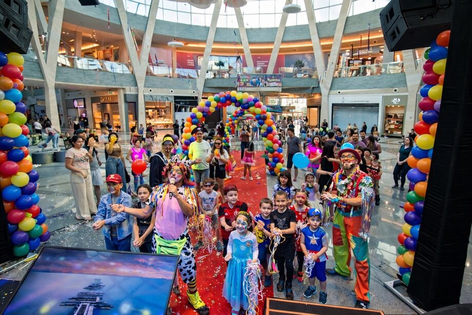 Carnavalzinho do Bosque oferece programação gratuita com desfile, oficinas, bailinho infantil e Carna Pet até terça em Campo Grande.
