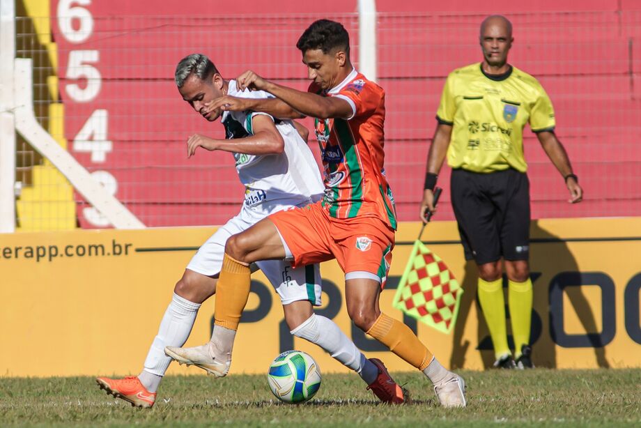 Naviraiense abriu vantagem no primeiro tempo, levou empate no segundo, mas teve forças para buscar a vitória no fim