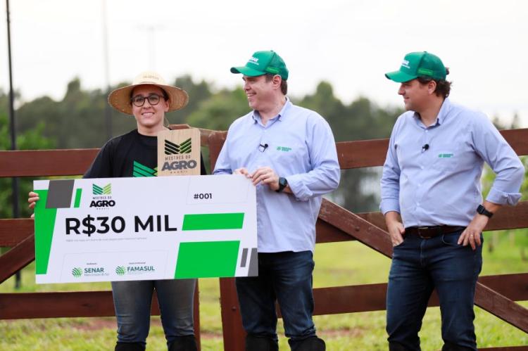 Ana Luiza, formada pelo polo de Sidrolândia, venceu o Mestres do Agro e recebeu prêmio de R$ 30 mil.