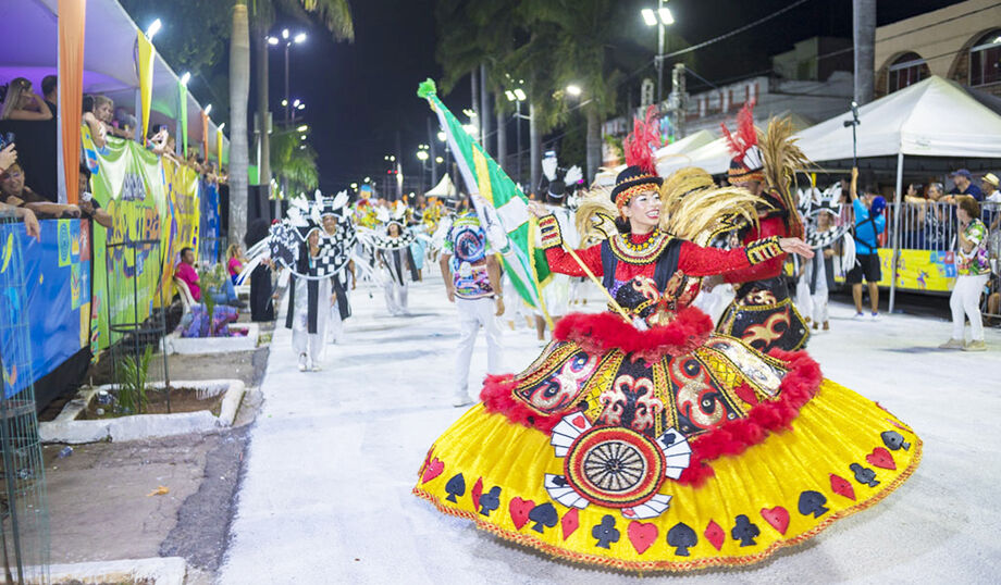 Acadêmicos do Pantanal trouxe enredo sobre jogos e destino para a avenida