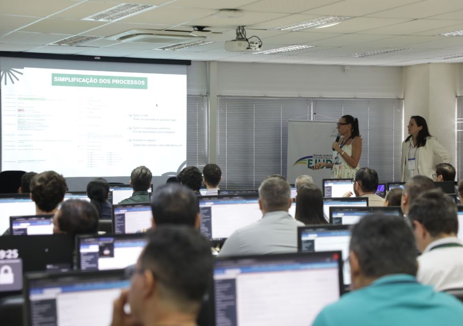 Servidores do TJMS participam de capacitação para uso do sistema eproc, que será implantado nos Juizados Especiais.