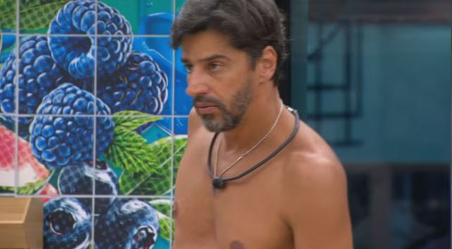 Com o clima já tenso, Cowboy questionou Boneco: Você é da produção?.