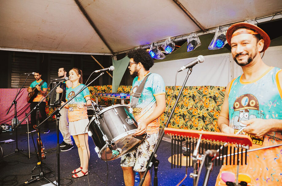 Forró toma conta da Esplanada Ferroviária no encerramento do Carnaval de rua de Campo Grande.