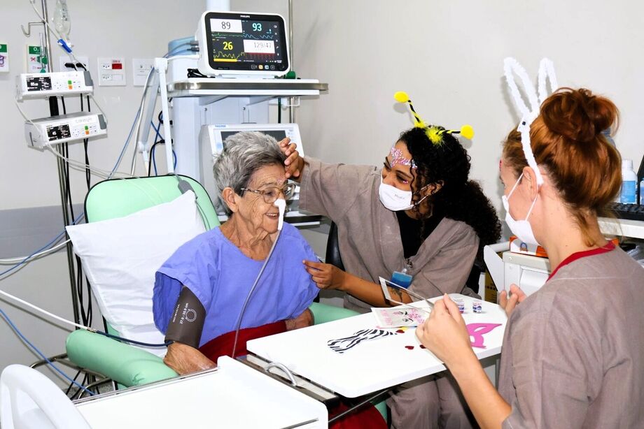 Pacientes participaram da programação do HRD Folia no Hospital Regional de Dourados.